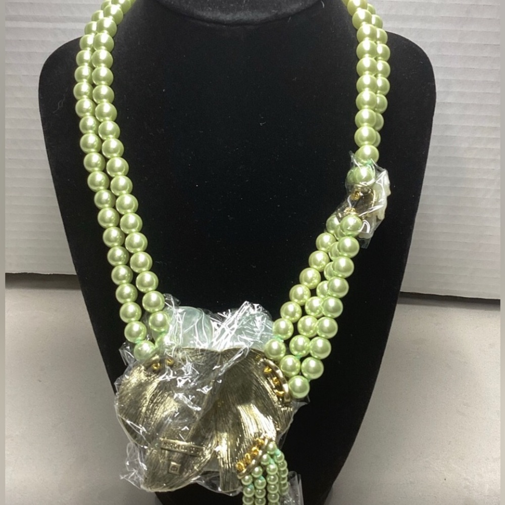 Elegant Heidi Daus” Night of the Gardenia”Green Pearl Necklace - Picture 2 of 8